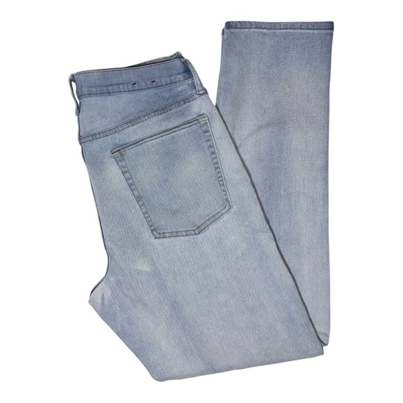 GAP (NWOT) Men’s Straight Taper Jeans in  Light Blue, Size 34 x 32 - Picture 4 of 8